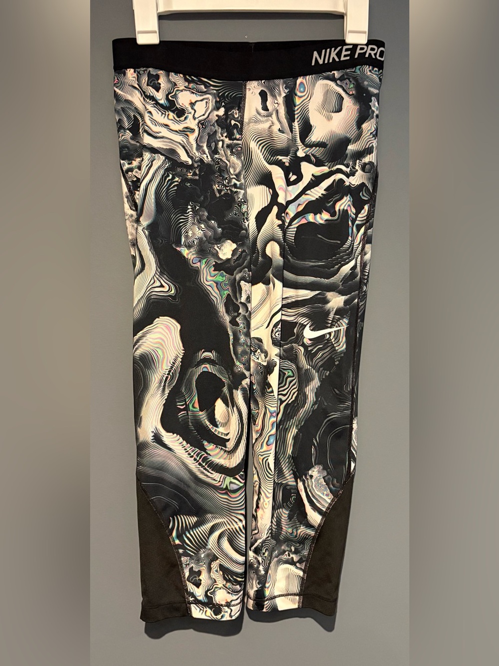 Nike Pro Women’s Cropped Leggings Size Large Trippy Marbled Pattern Activewear